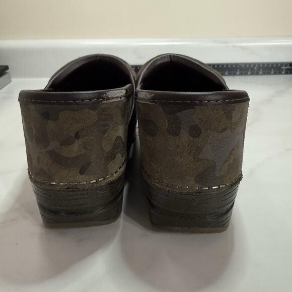 Dansko Professional Clog Size EU 38 US 8 Camo Leather Work Shoe Slip-On Platform - Picture 3 of 12